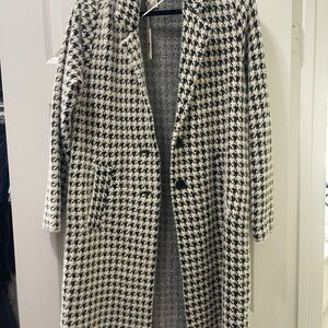 Stylish Black and White Houndstooth Coat